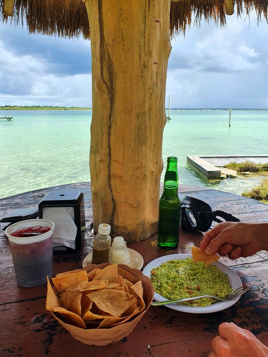 Leckere Guacamole im Balneario Ejidal in Bacalar