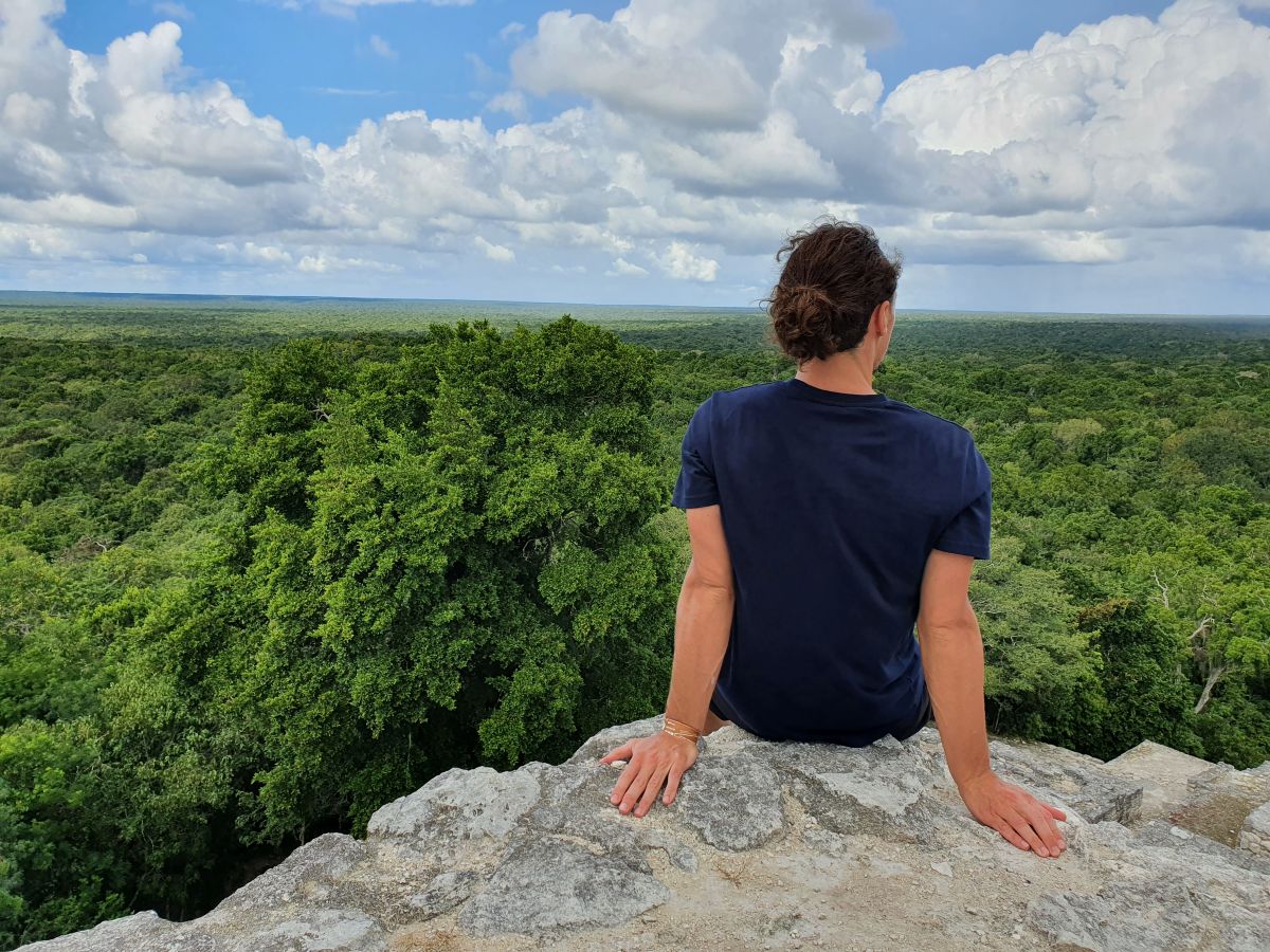 Chris von Reisekröten in der Maya-Stadt Calakmul in Mexiko