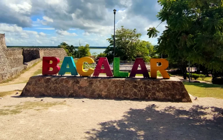 Schriftzug in der Innenstadt von Bacalar