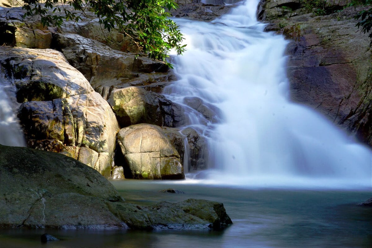 Kleiner Wasserfall am Hin Lat auf Koh Samui - Tagesausflug in Nathon