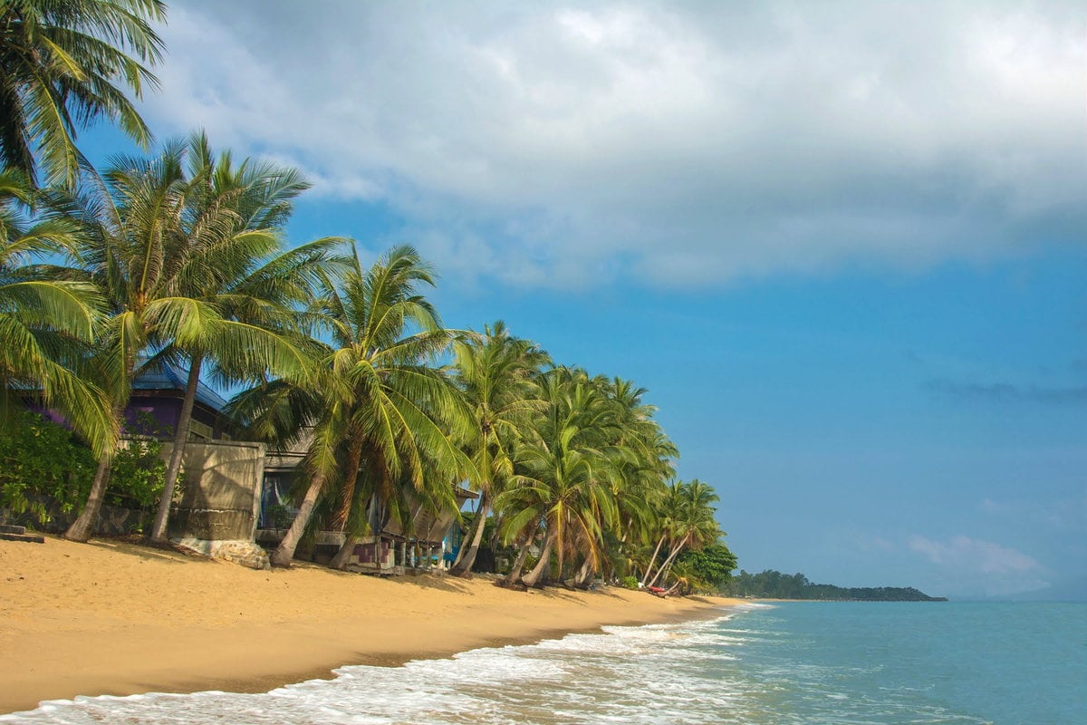 Strand von Mae Nam auf Koh Samui am Morgen