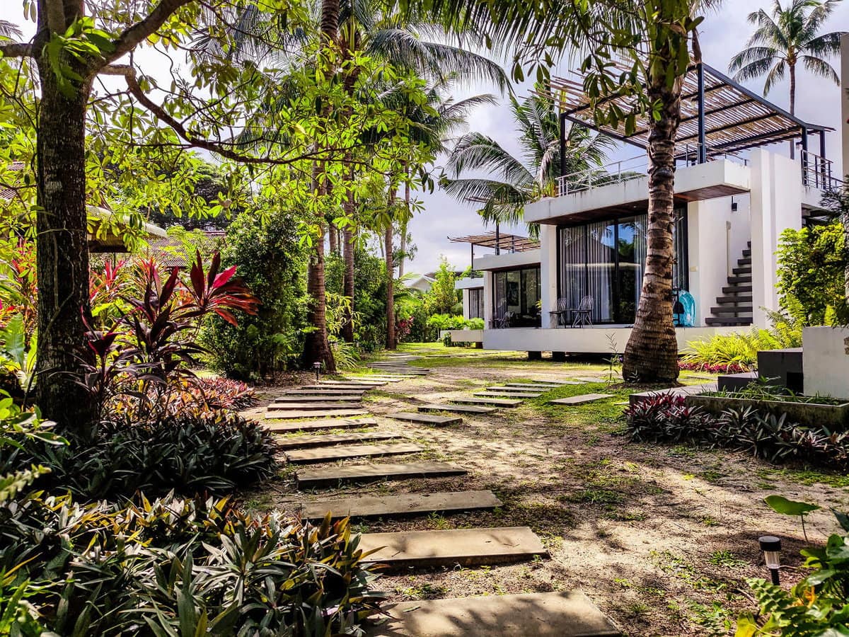Weißer Bungalow auf Koh Samui am Ban Tai Beach - Lennon Maison
