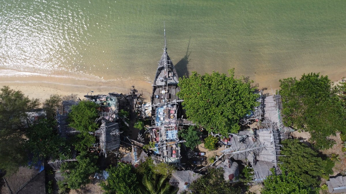 Hippie Bar am Strand auf Koh Phayam als Drohnenbild