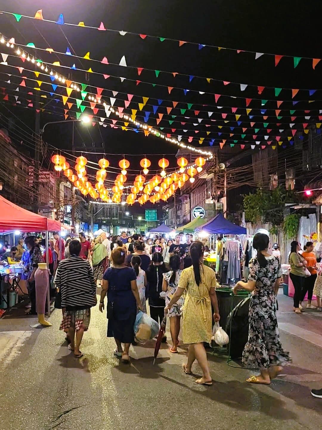 Walking Street und Nachtmarkt in Ranong