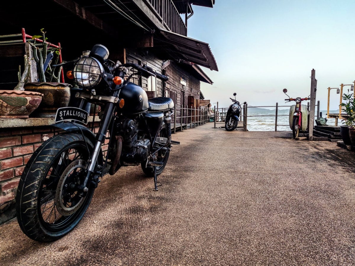Koh Lanta Motorrad am Hafen