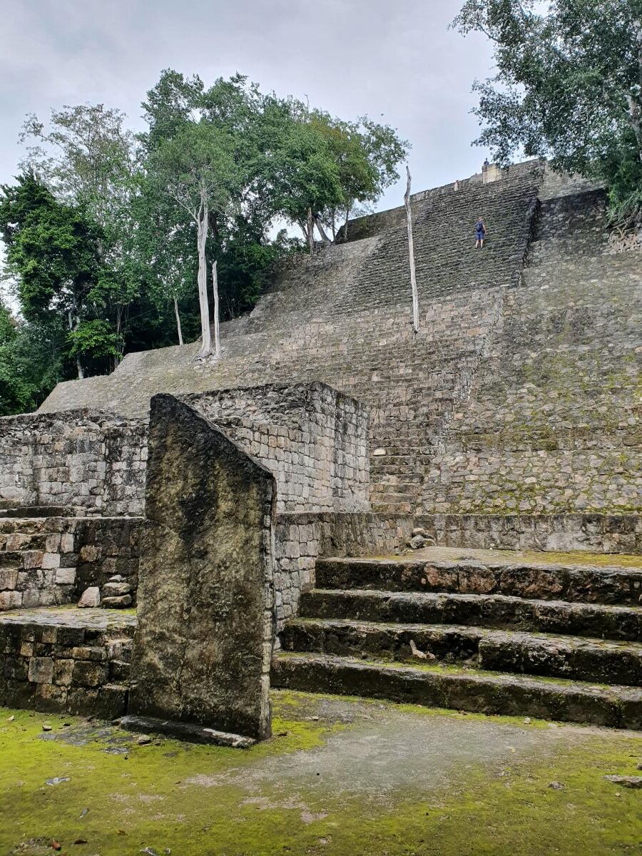 Eine der Strukturen in Calakmul, Mexiko