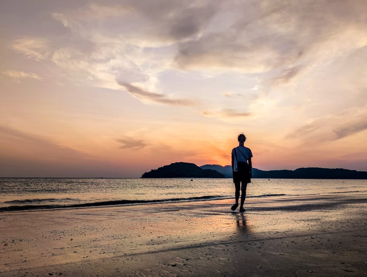 Platz für den Sonnenuntergang auf Langkawi: Cenang Strand