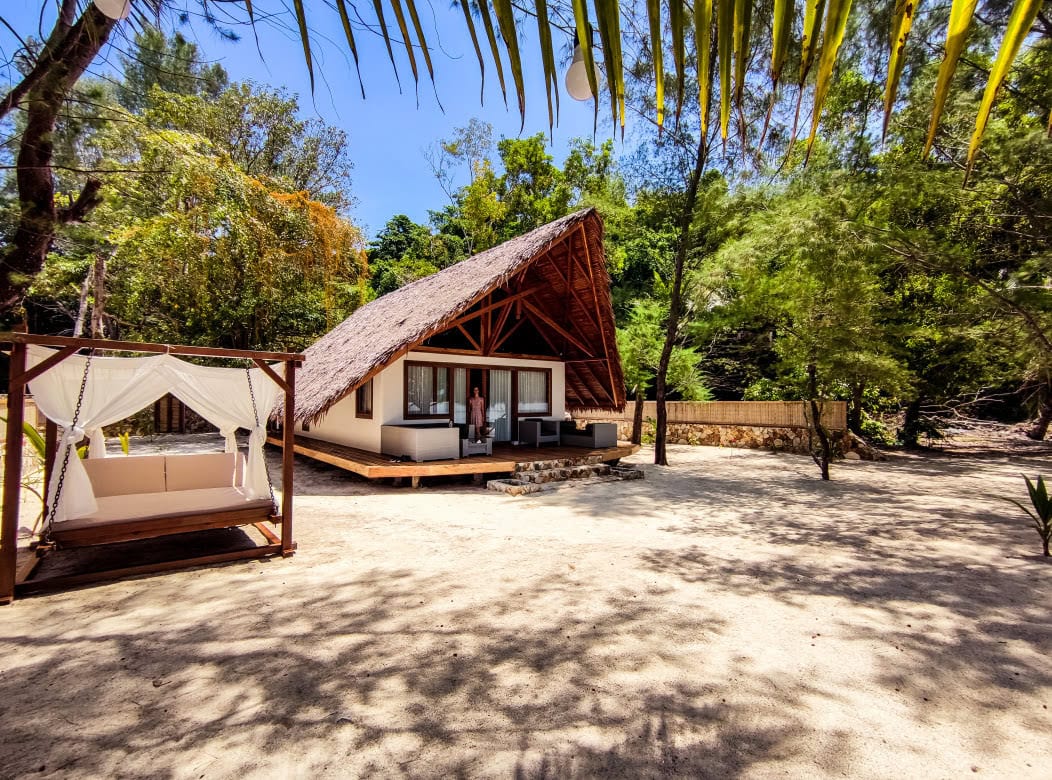 Exklusive Strandvilla in Indonesien auf Saronde Island umgeben von Natur