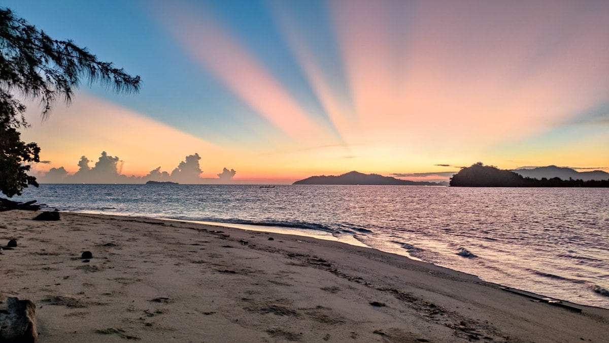Sonnenaufgang auf Saronde Island