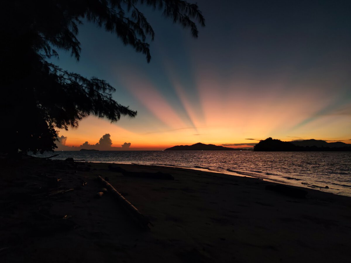 Sonnenaufgang und Morgengrauen in Indonsesien