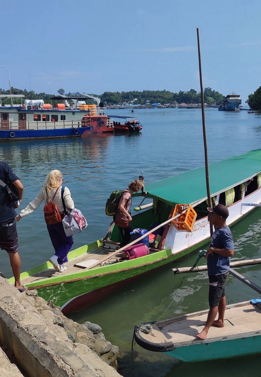 Taxi Boot vom Festland in Sulawesi auf die Tauch- und Schnorchel-Insel Saronde Island in Sulawesi
