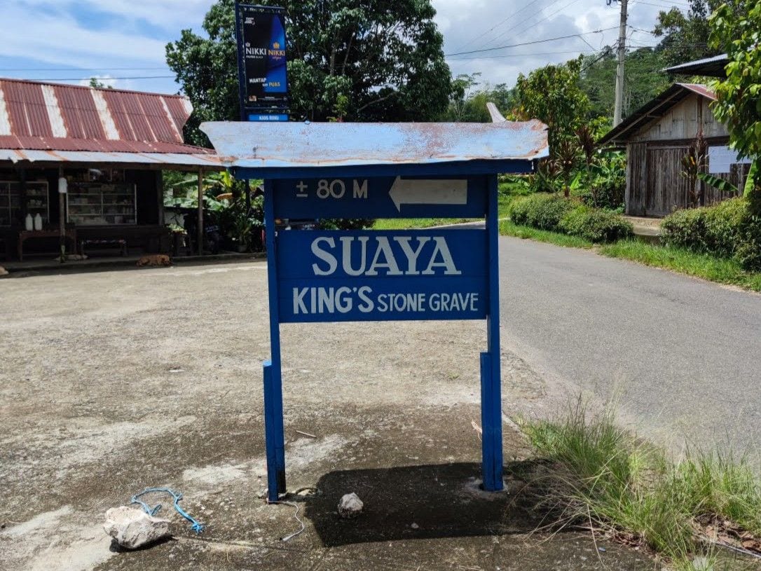 Parkplatz zum Kings Stone Grave und Tampang Allo Höhle in Tana Toraja