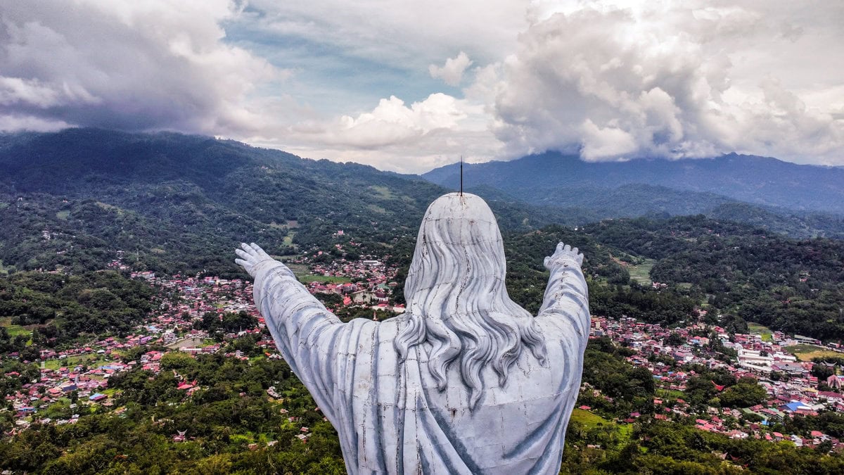 Buntu Burake, Toraja, Jesus Statue