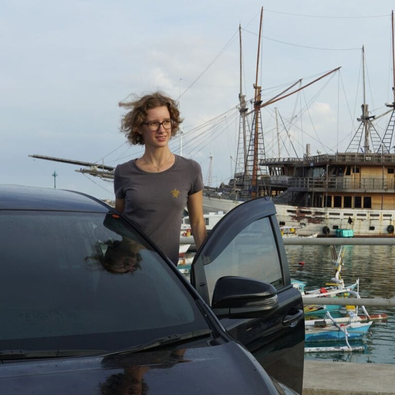 Theresa von Reisekröten in Süd-Sulawesi, unterwegs mit dem Mietwagen: Die Geschichte eines abenteuerlichen Roadtrips mit Route und Tipps für den Süden von Sulawesi