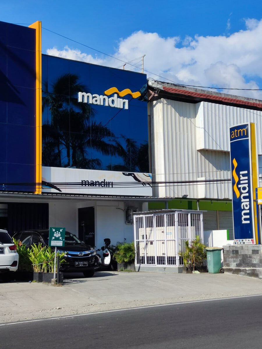 Mandiri Bank auf Lombok mit Geldautomat