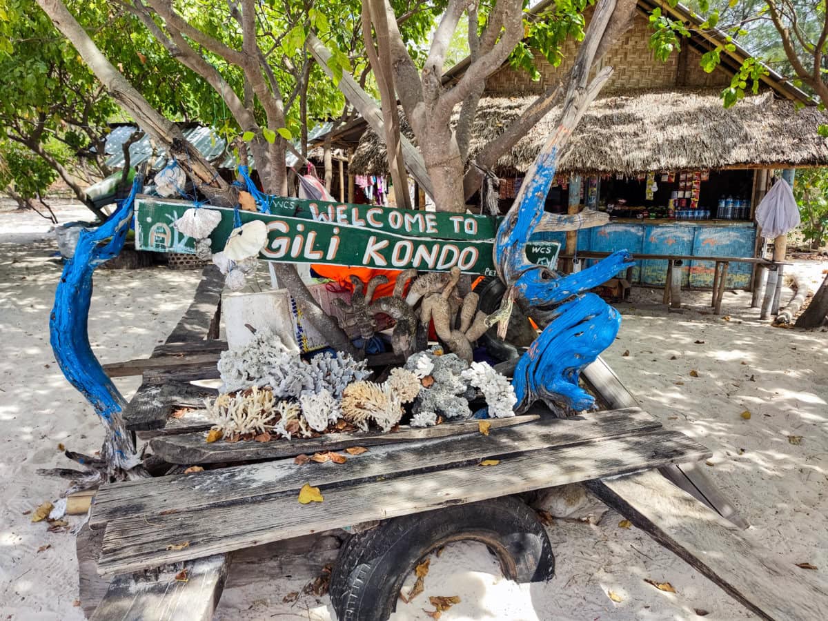 Willkommensschild auf Gili Kondo, Lombok