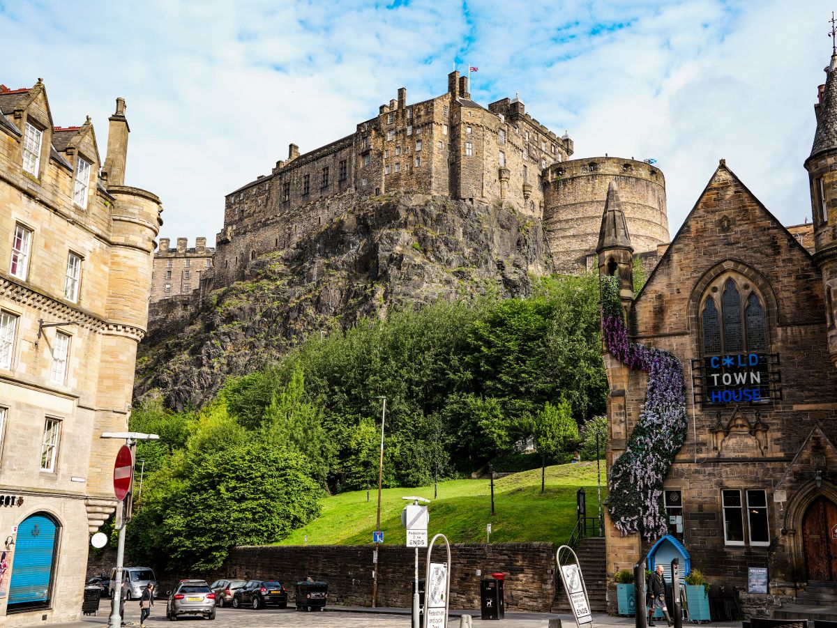 Edinburgh Castle: Perspektive vom Grassmarket