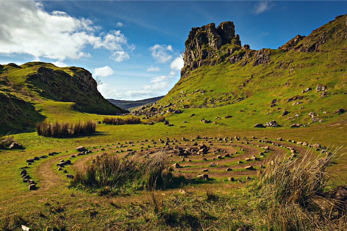 Geheimtipp im Norden der Isle of Skye: Fairy Glen bei Uig