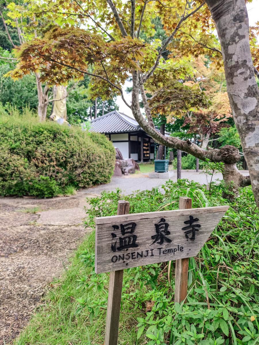 Onsenji Tempel Pfad in Kinosaki