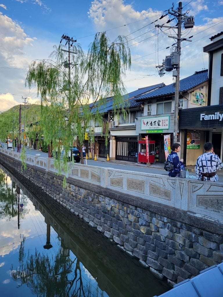 Einblicke in die Stadt Kinosaki Onsen
