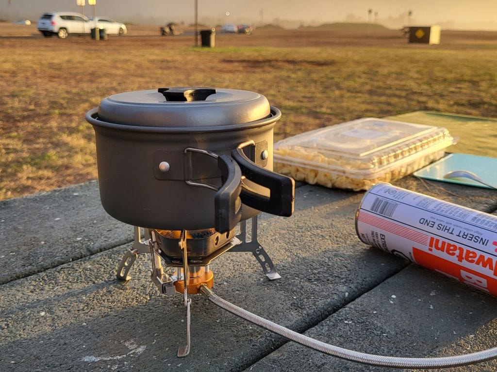 Campingkocher auf Oahu, Hawaii, beim Camping
