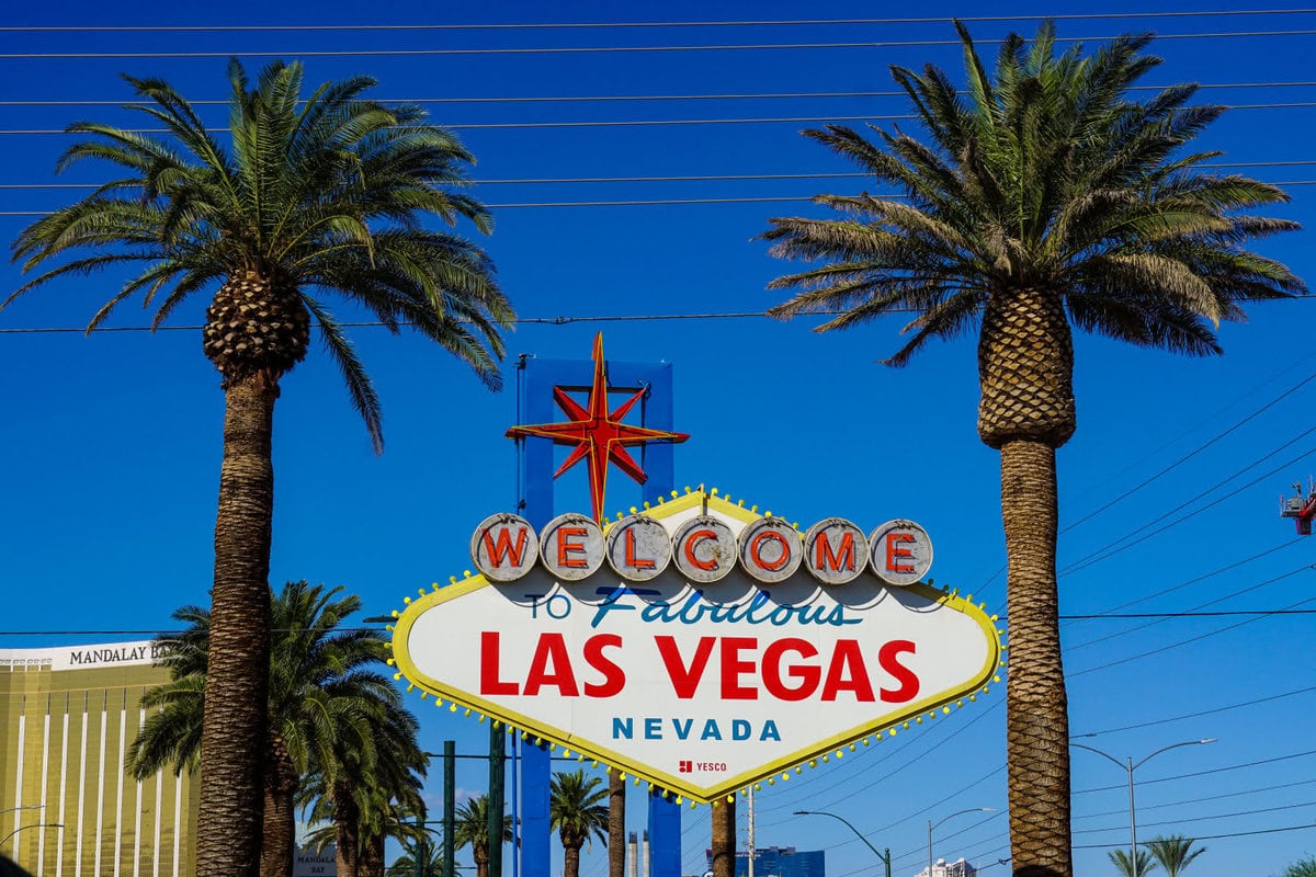 Las Vegas Schild auf USA Rundreise mit dem Mietwagen