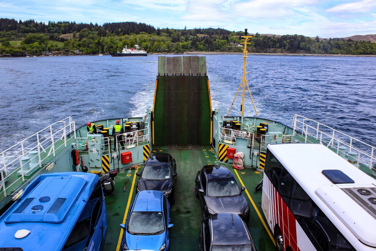 Fähre von Mallaig nach Armadale in Schottland auf die Isle of Skye für Rundreise 2-3 Wochen