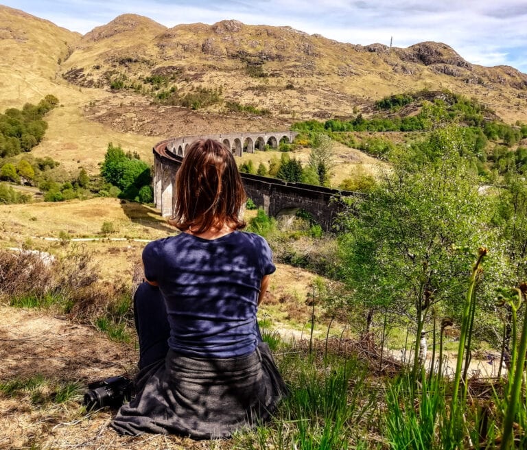 Glenfinnan Viadukt bei Fort William in Schottland, über welches der Jacobite Steam Train als Hogwarts Express fährt