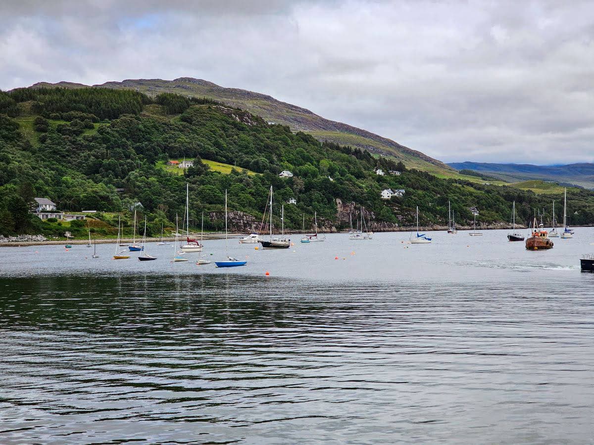 Loch Broom in Ullapool: Beliebtes Segel-Revier und geeignet zum SUP fahren