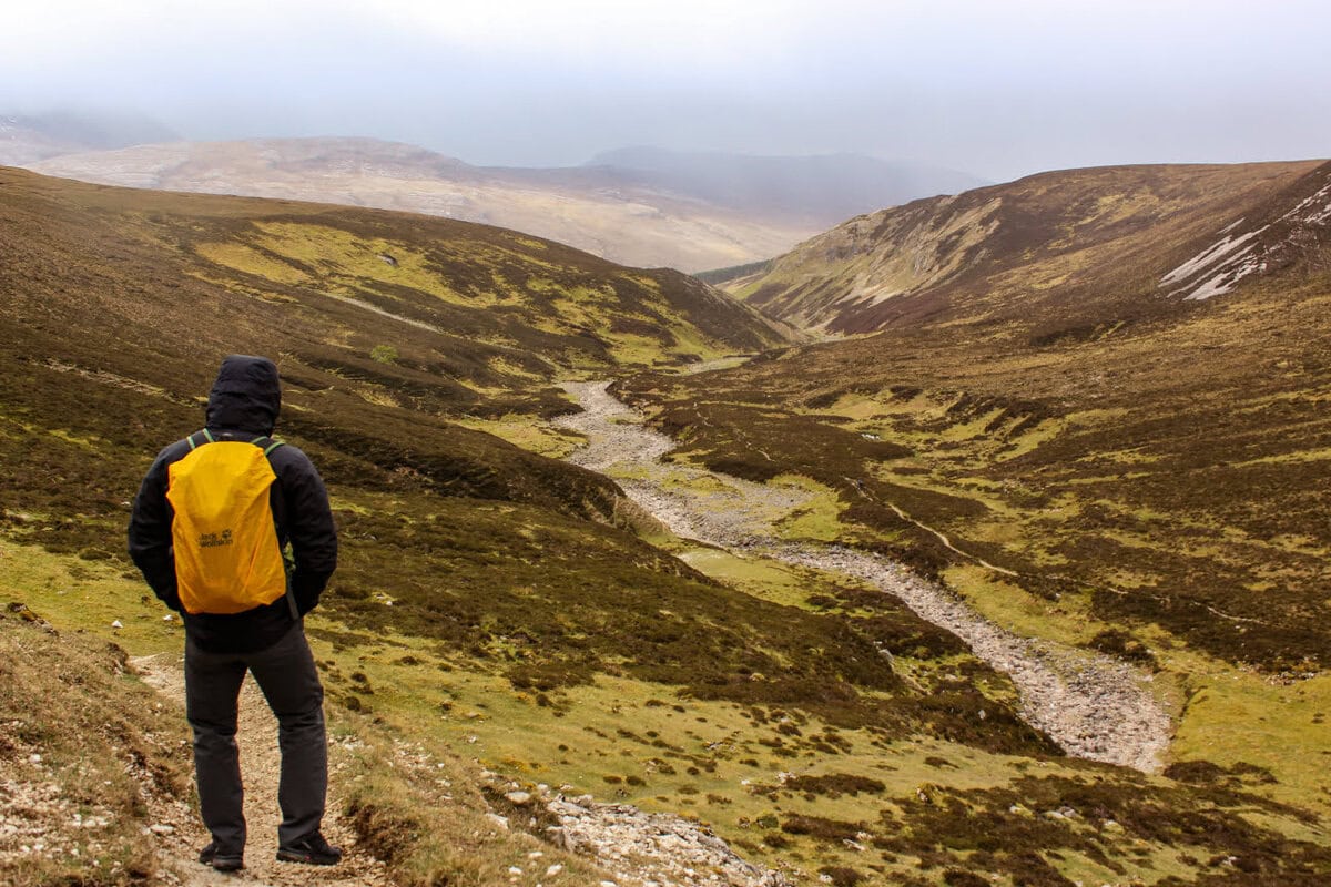 Wanderung zu den Bone Caves in den Highlands bei Ullapool