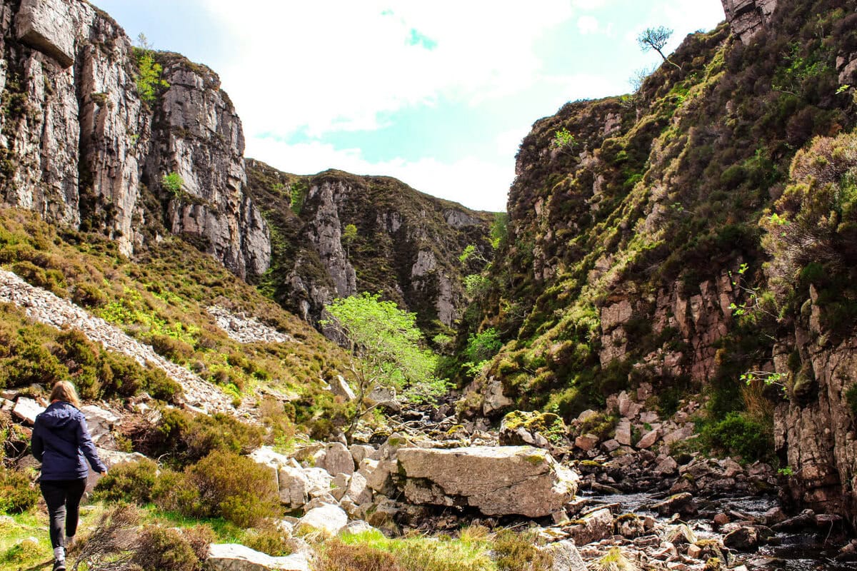 Wanderung in den schottischen Highlands zu Wasserfällen