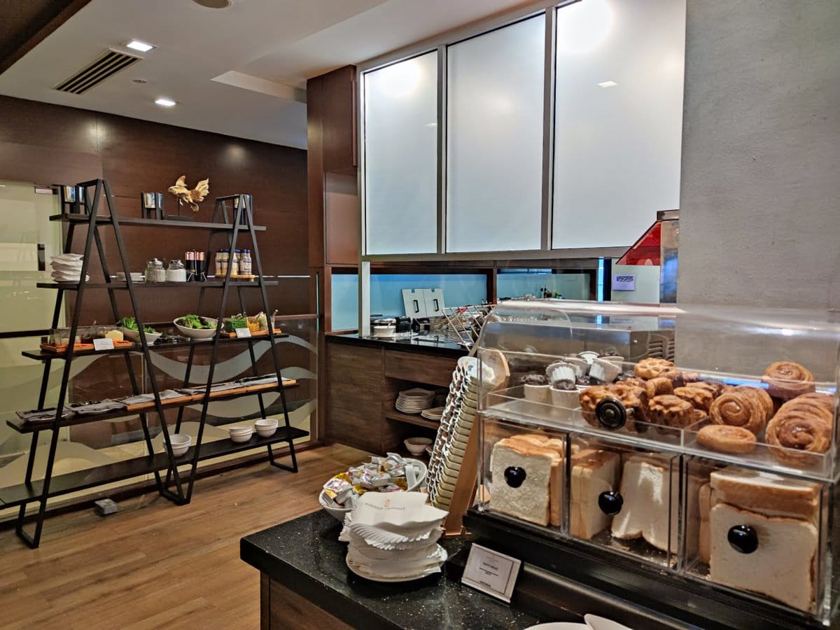 Buffet in der Premier Lounge Kuala Lumpur während ders Layovers