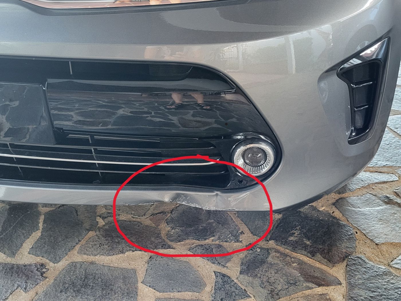 Schaden am Auto, in Panama, wegen eines Schlagloches