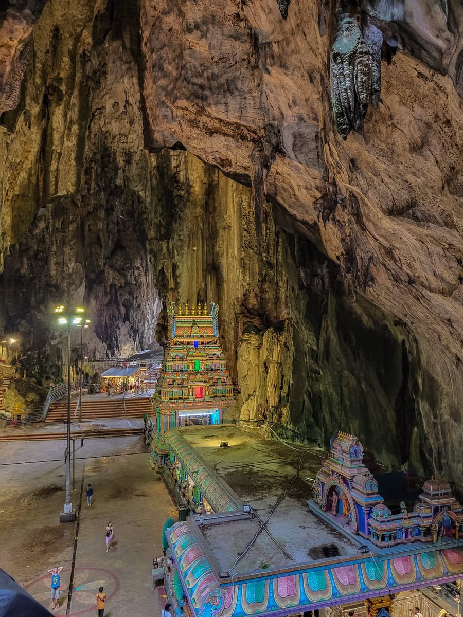 Im Inneren der Batu Caves von Kuala Lumpur