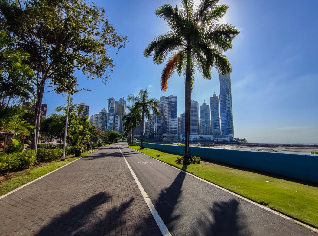 Cinta Costera Fußweg und Radfahr Weg in Panama City
