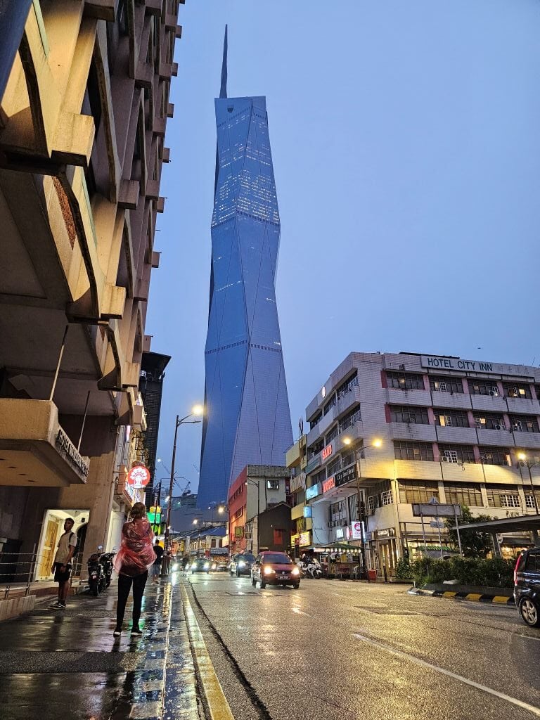 Merdeka Turm in Kuala Lumpur, gesehen von Chinatown