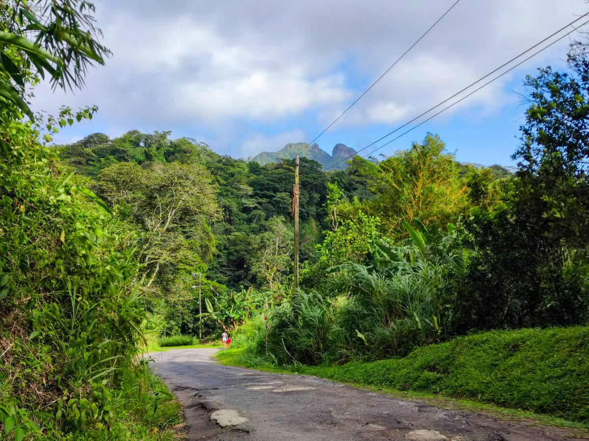 Vorsichtig sein beim Autofahren in Panama auf den Straßen auf dem Land