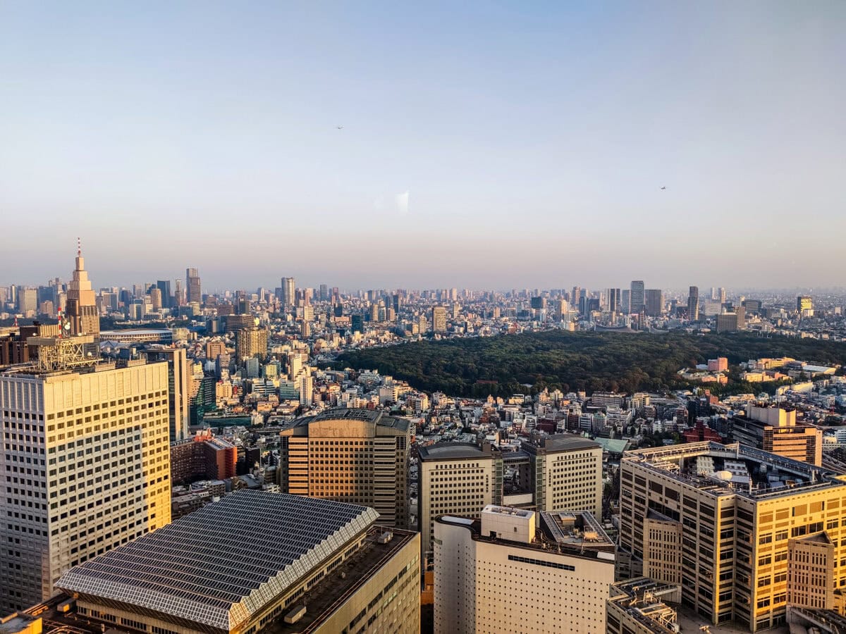 Aussicht über Tokyo: Geheimtipp in Tokyo - Das Metropolitan Government Building mit Aussichtsplattform