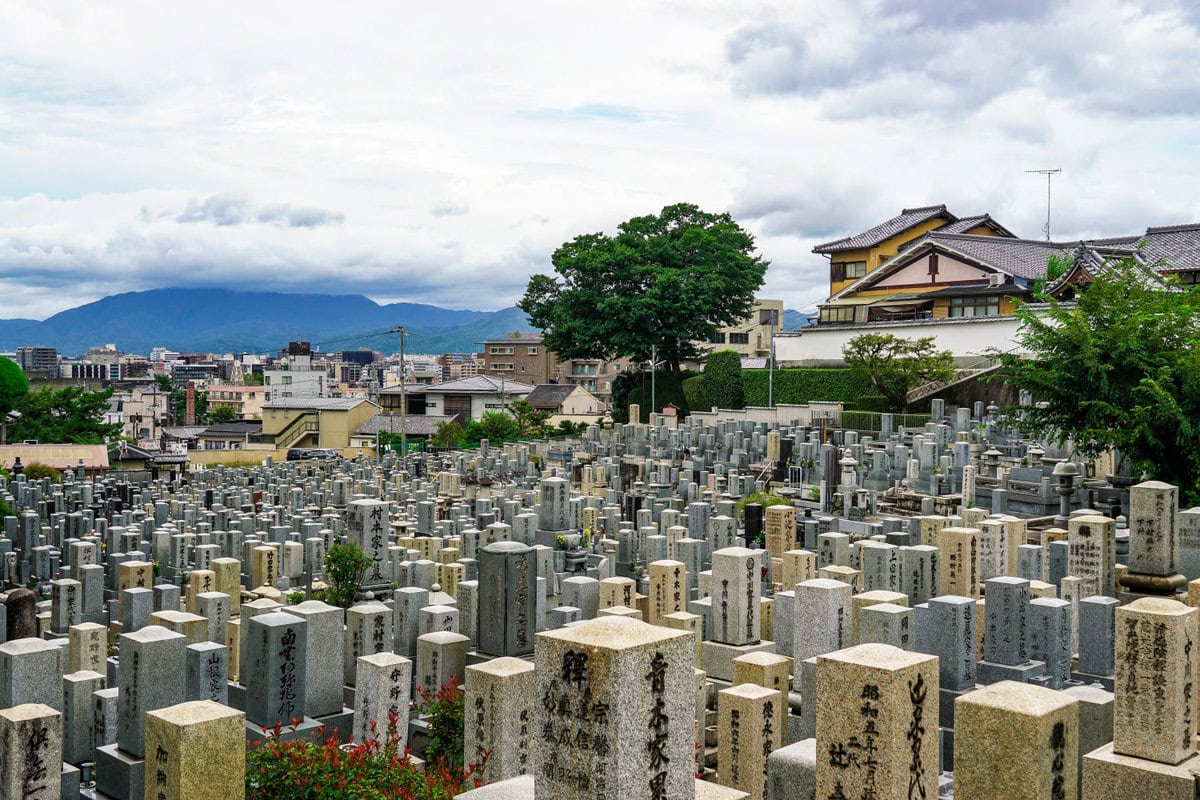 Otani Friedhof in Kyoto als buddhistisch wichtiger Ort und Geheimtipp ohne Massentourismus