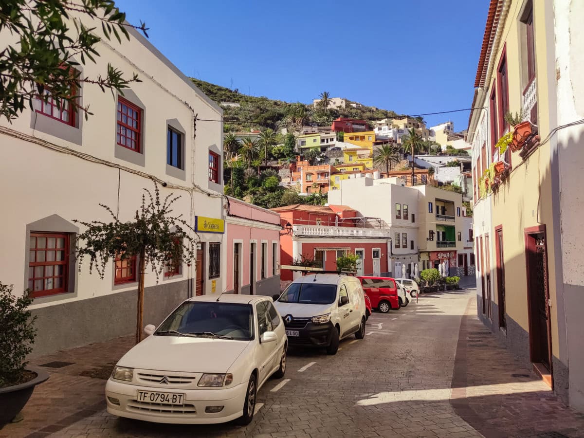 Straßen auf La Gomera in der Innenstadt von Vallehermoso