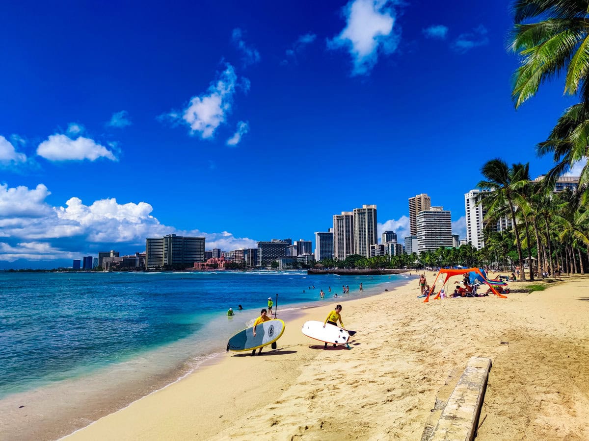 Surfen und andere Aktivitäten auf Hawaii