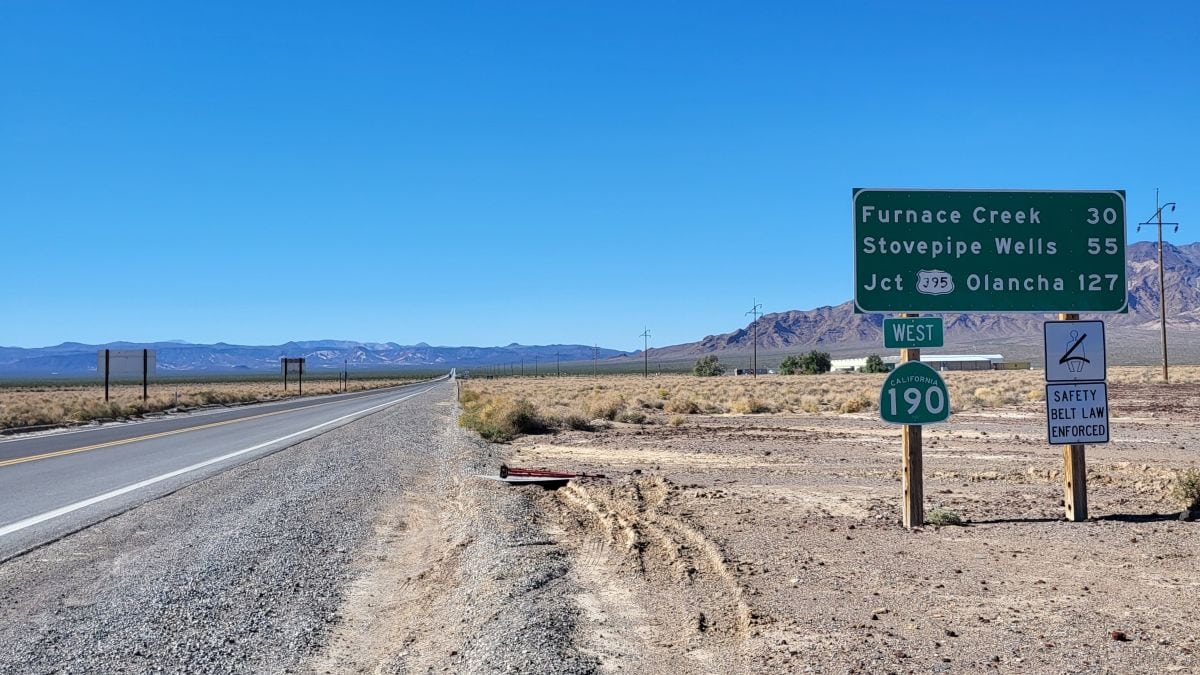 Straße ins Death Valley, USA