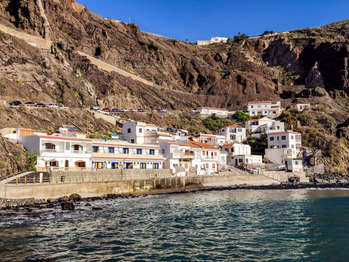 Strand von Alojera auf La Gomera mit Unterkünften
