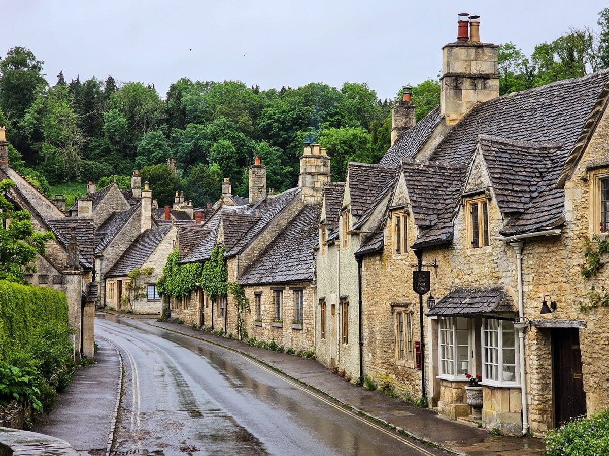 Das Dorf Castle Combe in den Cotswolds von England