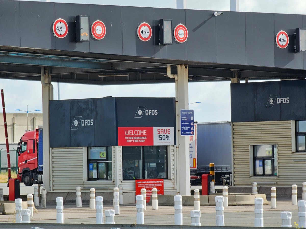 Einfahrt in das Terminal von DFDS in Dünkirchen