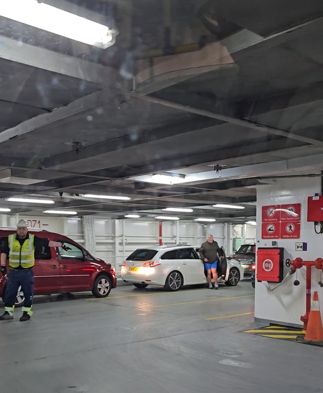 Im Inneren der Fähre Dünkirchen Dover