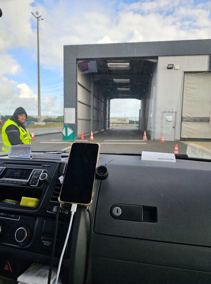 Kontrolle bei der Fähre Dünkirchen Dover