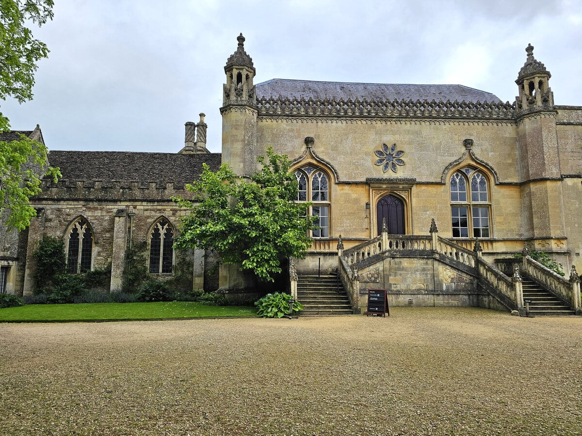 Besuch bei der Lacock Abbey in England