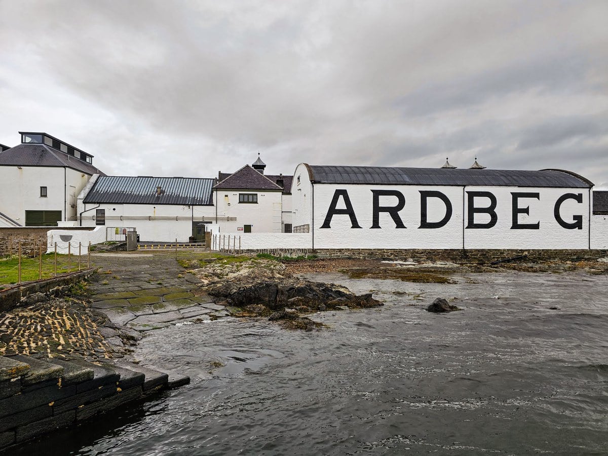 Ardbeg Distillery auf der Insel Islay