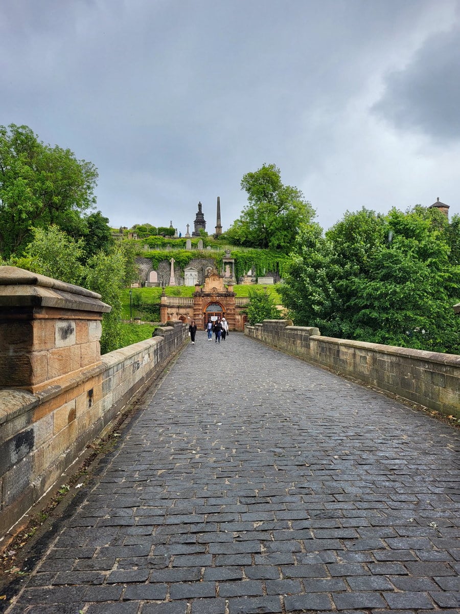 Birdge of Sighs in Glasgow, Weg von St. Mungos auf die Necropolis